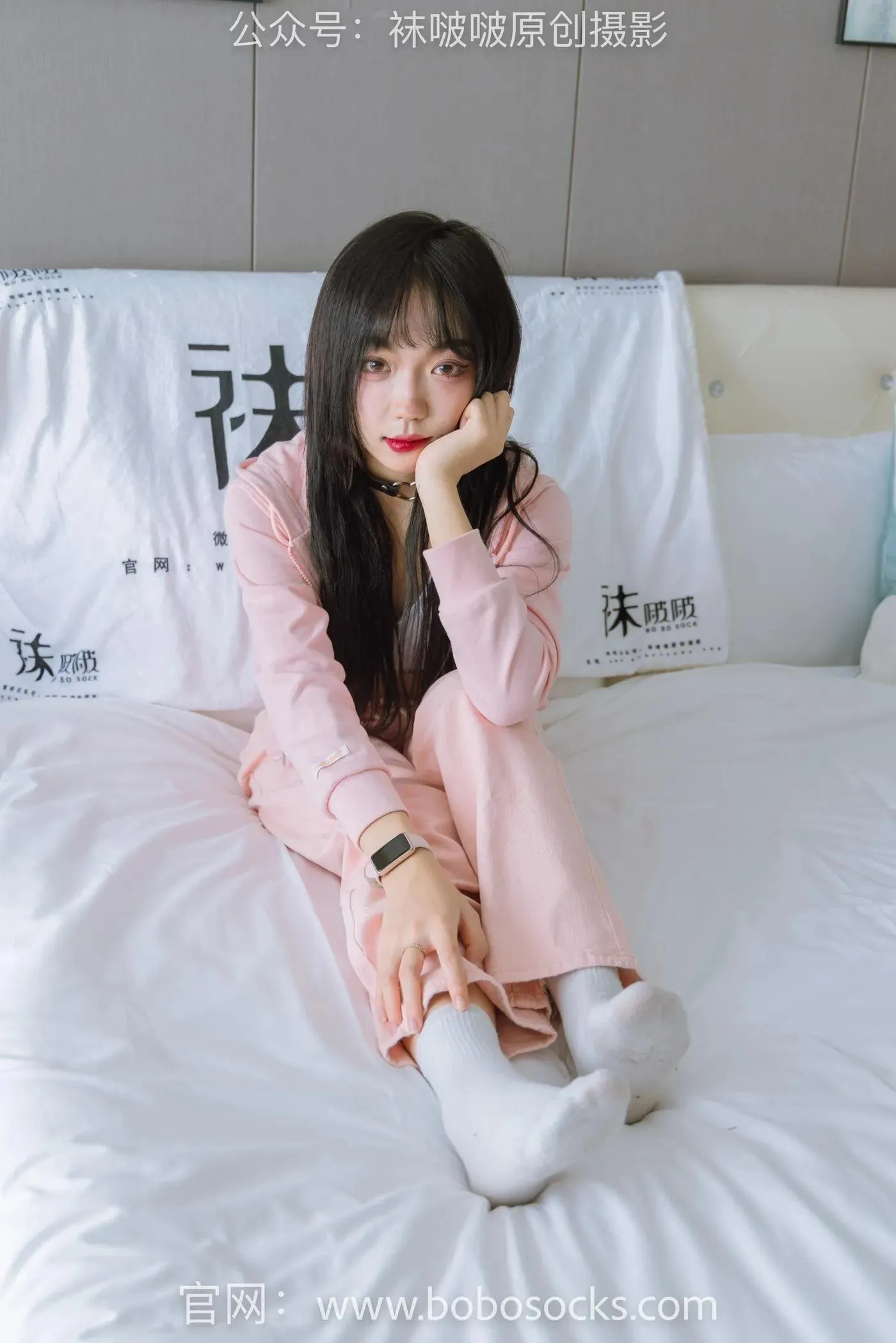 [BoBoSocks袜啵啵]NO.141 周周-运动鞋、白棉袜、裸足 [140P]插图2